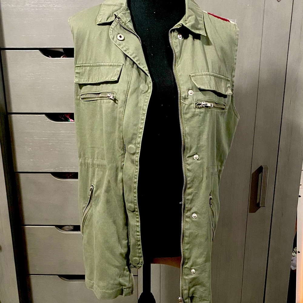 Sleeveless Vest